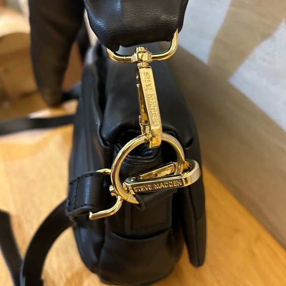 Steve Madden Black Puffer Shoulder Strap/ Crossbody Strap Bag - Picture 3 of 15